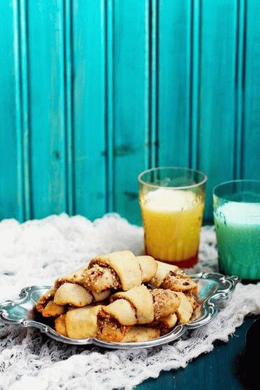 “照片杏子面包圈配葡萄干和坚果”