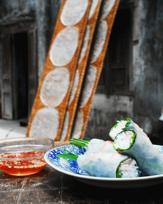 “越南卷虾和猪肉（Goy-Kuon）和鱼蘸”