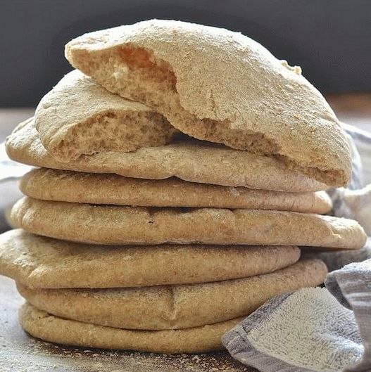 “全谷皮塔饼的照片”