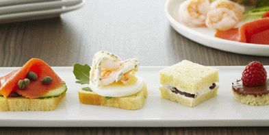 “照片奶油蛋卷茶三明治配奶油蛋卷：4食谱”