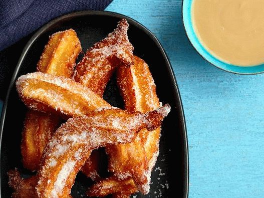 “Churros椰子酱的照片（奶油面团的甜甜圈）”