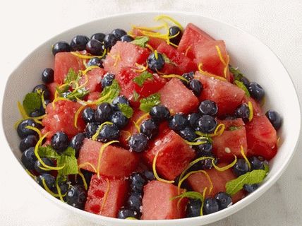 “西瓜与蓝莓的照片水果沙拉”