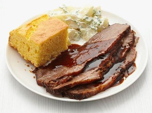 “在慢炖锅烧烤酱牛肉胸肉的照片”