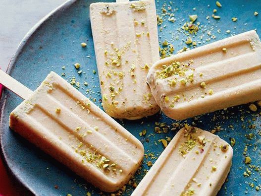 “照片印度冰淇淋配开心果（Kulfi）”