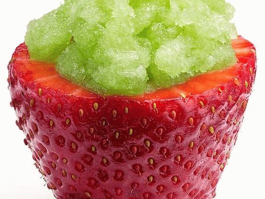 “照片草莓用罗勒花岗岩拍摄” “照片草莓用罗勒花岗岩拍摄”