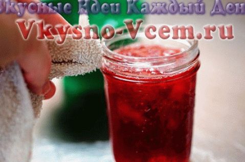 “烹饪草莓酱”