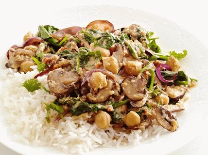 “用蘑菇和菠菜喂照片”