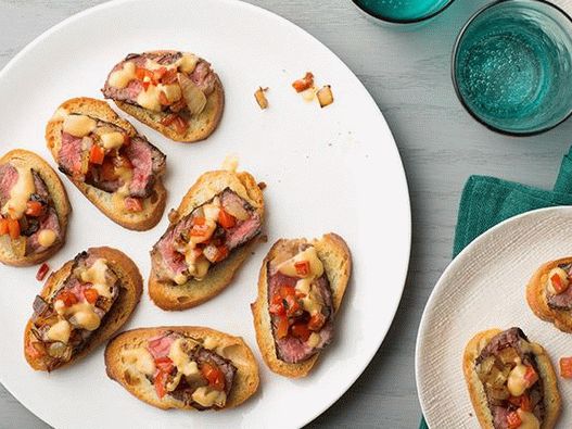 “在费城牛肉的Crostini照片”