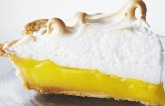 “照片柠檬派配烤蛋白甜饼”