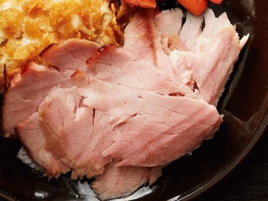 “用糖蜂蜜釉烤制的熏猪肉火腿”