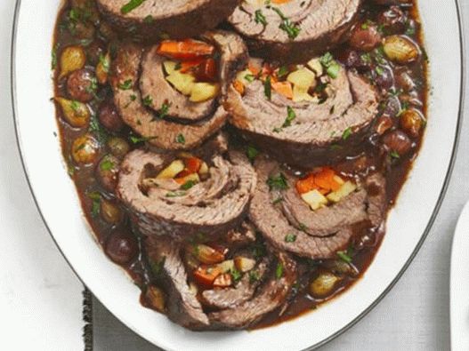 “牛腩炖肉，炖红酒”