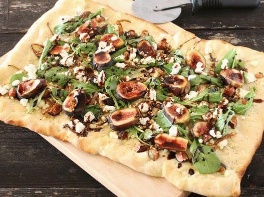 “烤自制玉米饼配无花果,蓝纹奶酪” “烤自制玉米饼配无花果,蓝纹奶酪”