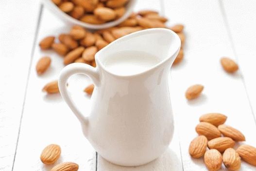 “照片杏仁奶在家里” “照片杏仁奶在家里”