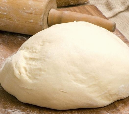 “照片主要披萨面团”