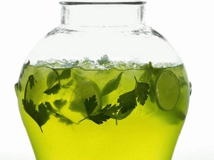 “照片清爽草药饮料”