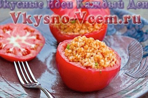 “从糙米与蔬菜抓饭，在一盘西红柿中”