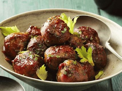 “番茄酱中的照片芹菜Polpette”