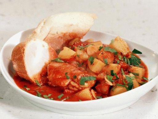 “葡萄牙鸡炖土豆的照片”