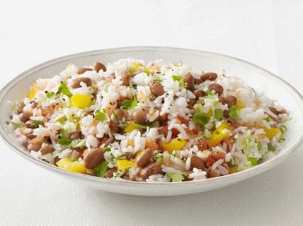 “豆类和米饭的照片沙拉”