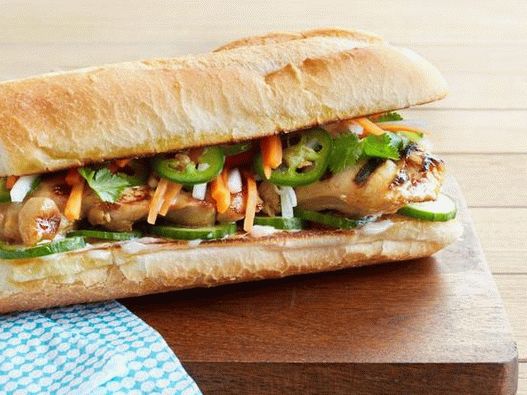 “照片烤越南鸡肉三明治”