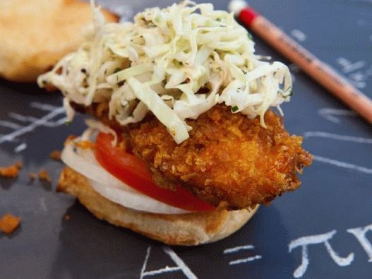 “照片滑块三明治配鸡手指和大蒜黄油”