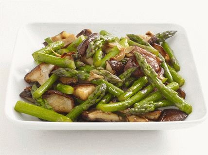 “照片亚洲芦笋与香菇”