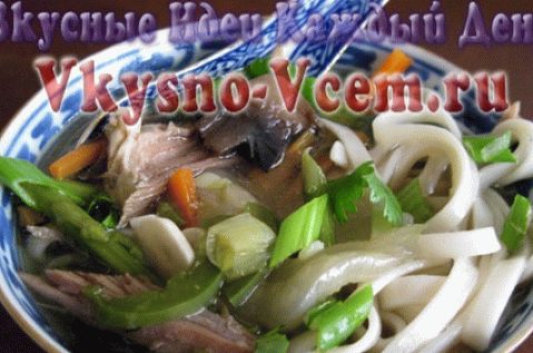 “布鲁塞尔豆芽和面条猪肉汤”