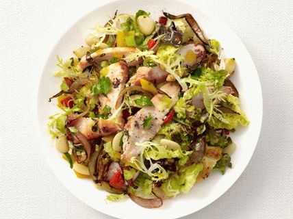 “照片温鸡肉和豆沙拉”