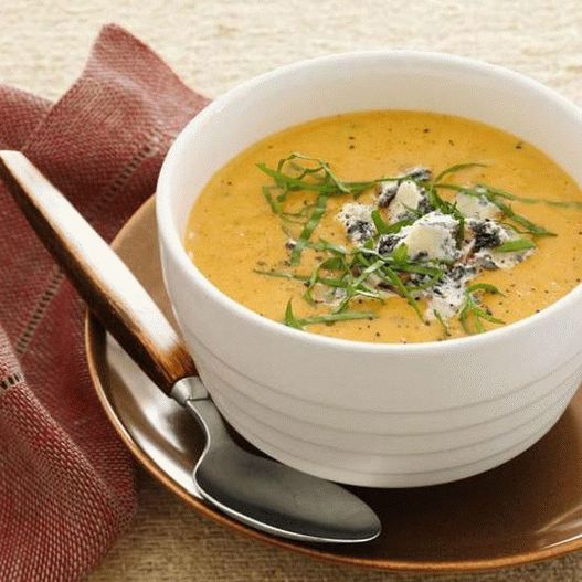 “照片番茄奶油汤配蓝纹奶酪”