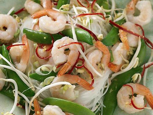 “照片越南沙拉配虾和玻璃面”