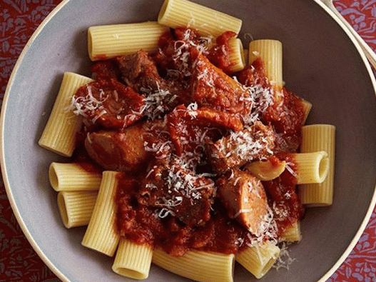 “在慢炖锅里照片周日肉汁”